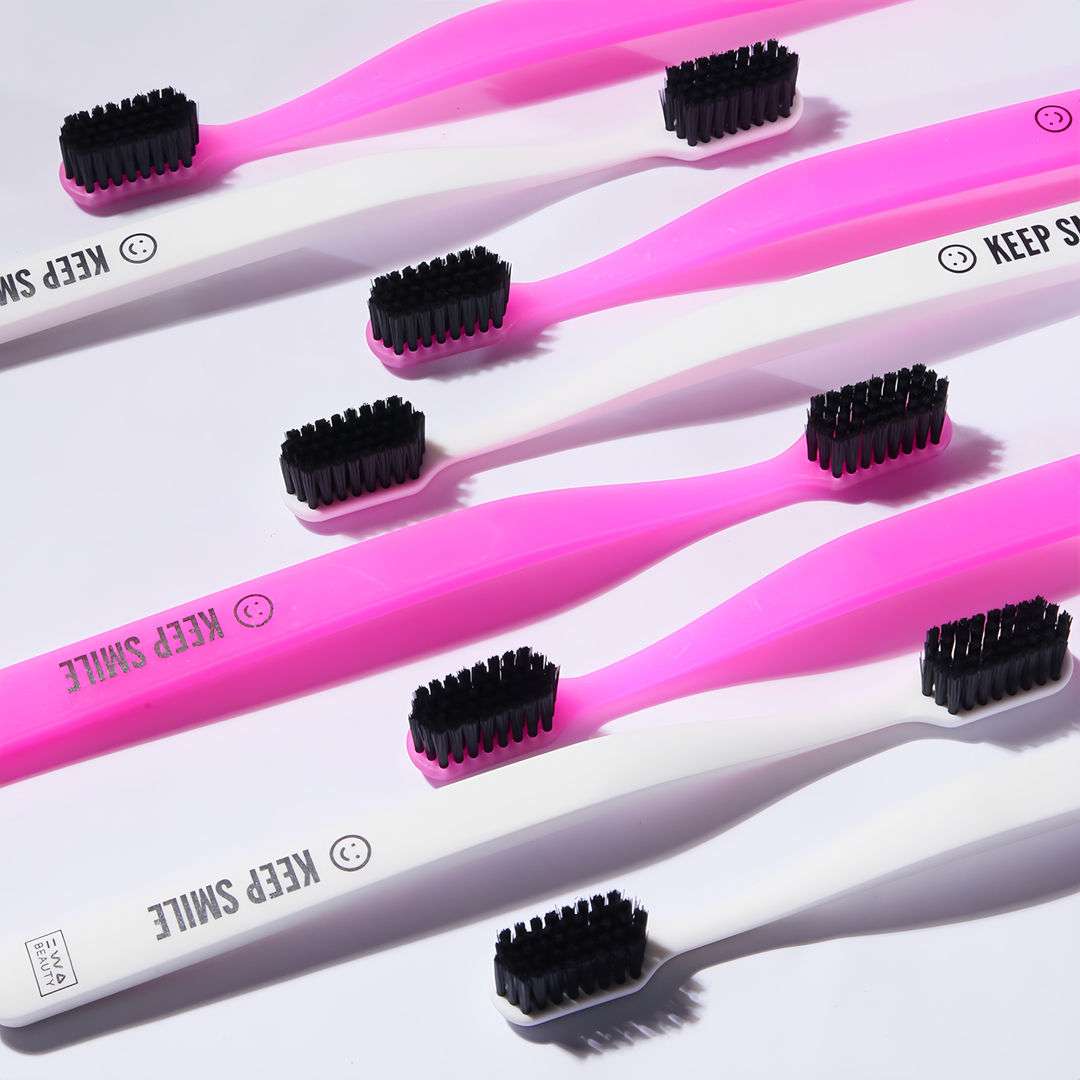 KEEP SMILE BRUSH WHITE - Зубная щетка для взрослых средней жесткости